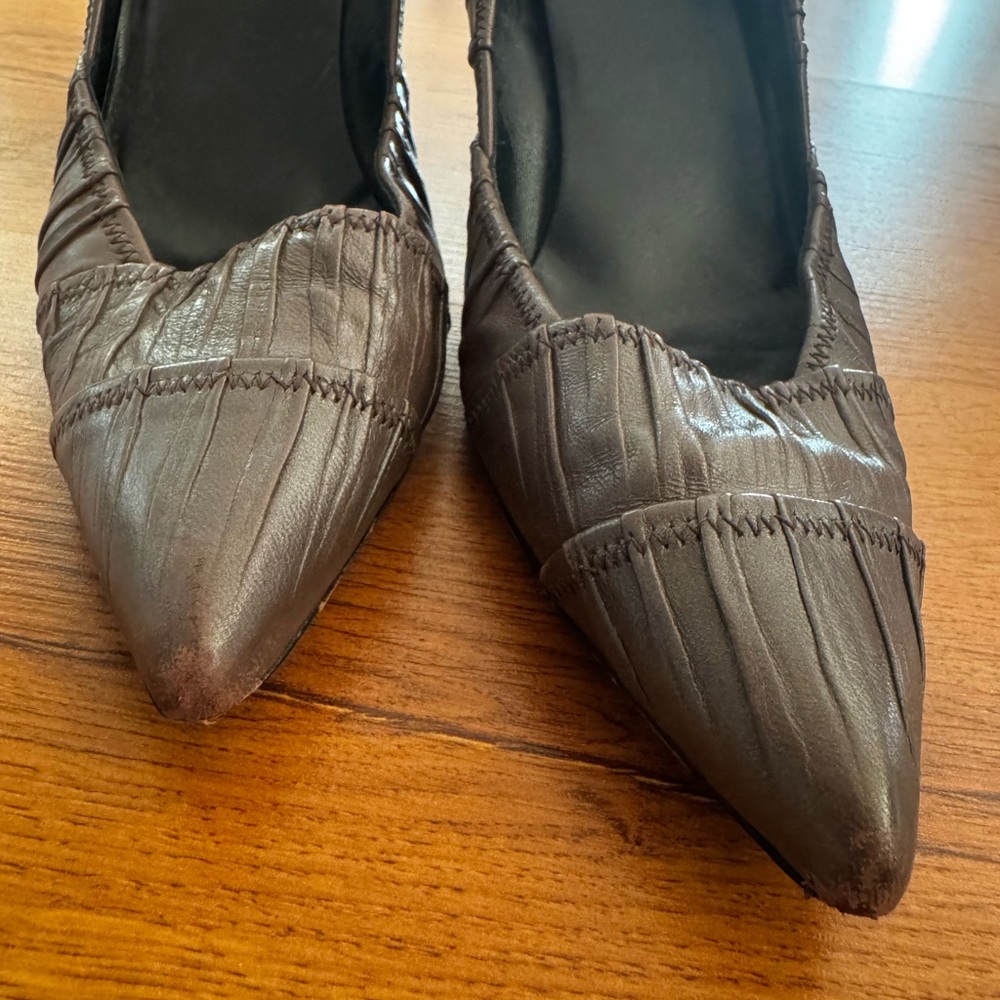 Prada Pleated Vero Cuoio Pointed Toe Pumps Size 37 Gray Brown - Picture 8 of 8